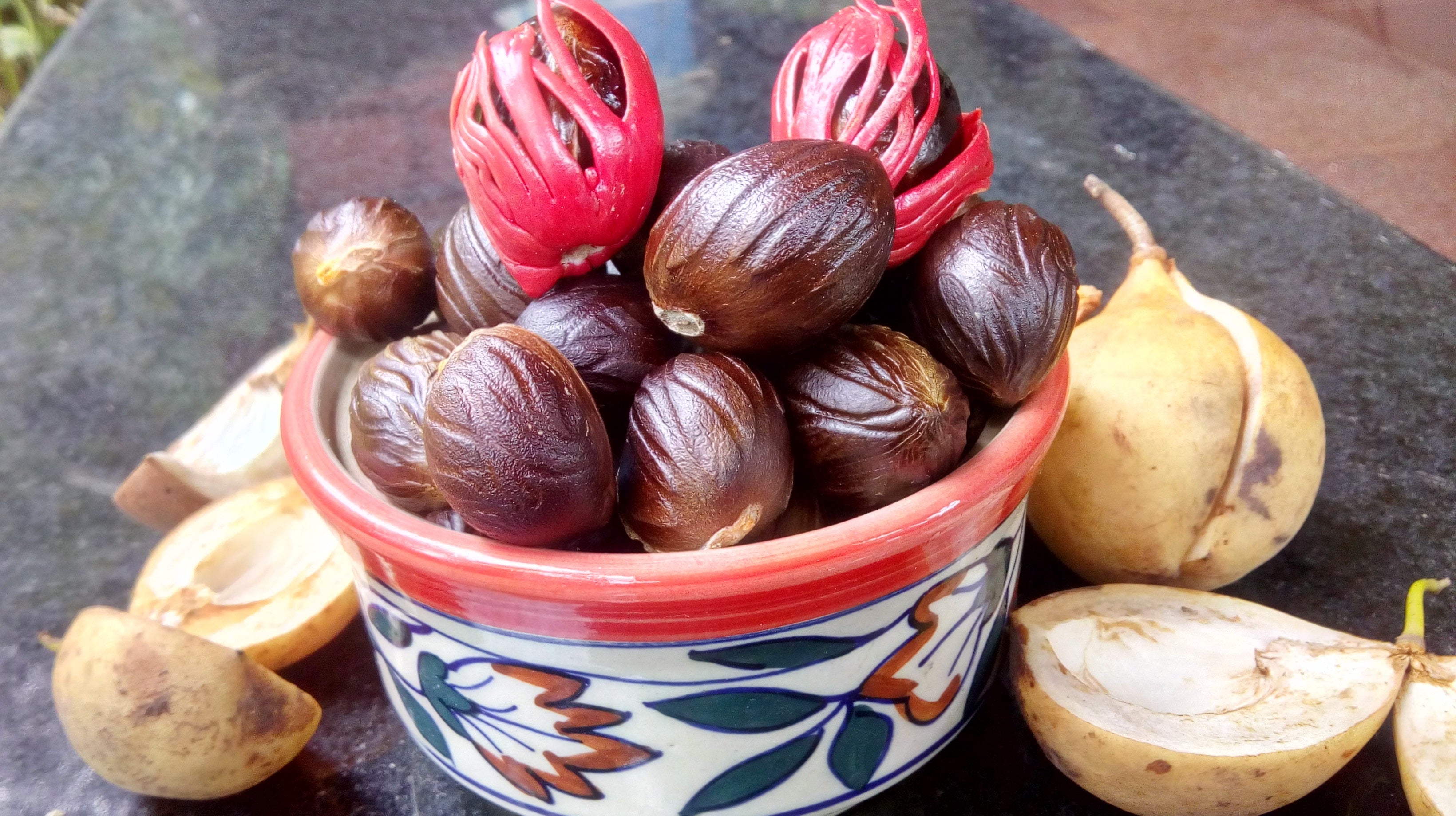 –　Organic　Nutmeg　Jaiphal　(20　gms)　Huli-de-Vana